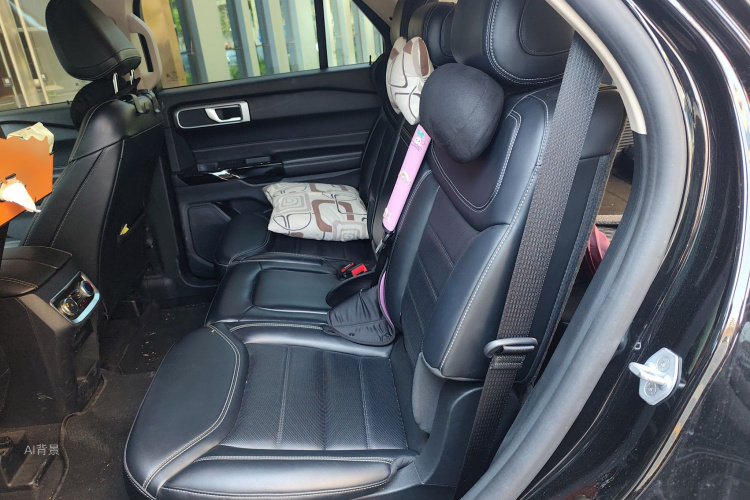 Ford Explorer 2023 image de voiture #19