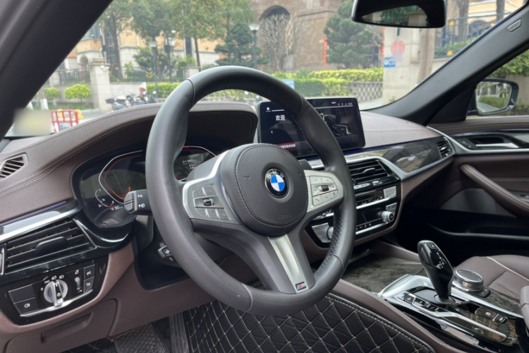 BMW 5 Series 2024 car image #19