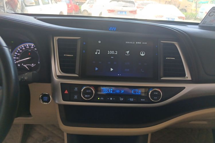 Toyota Highlander 2020 car image #19