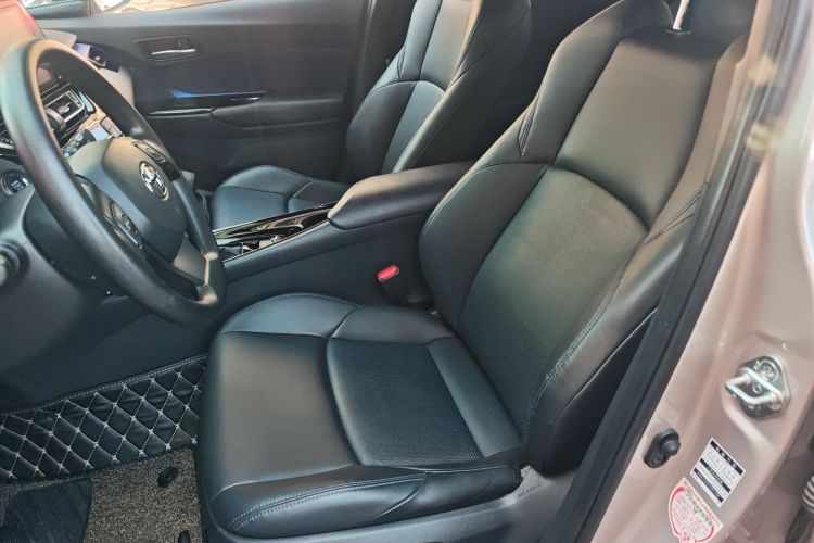 Toyota C-HR 2021 car image #19