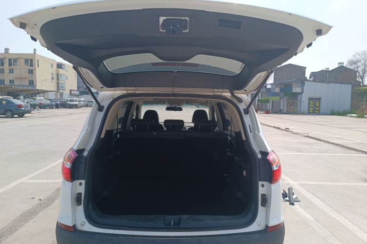 SWM X7 2020 car image #19