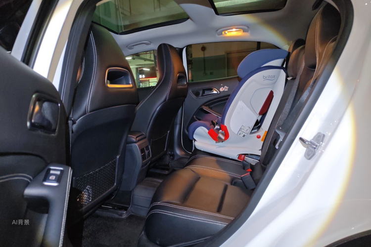 Mercedes-Benz GLA Class 2019 immagine di auto #19