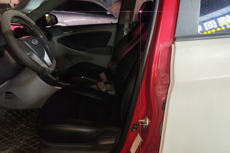 Hyundai Reina 2016 car image #19