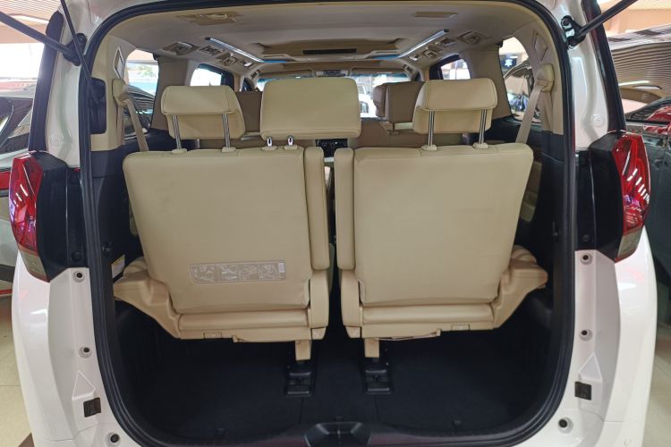 Toyota Alphard 2018 car image #19