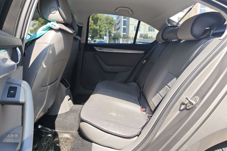 Skoda Octavia 2014 car image #19