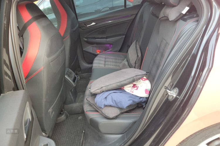 Volkswagen GolfGTI 2023 immagine di auto #19