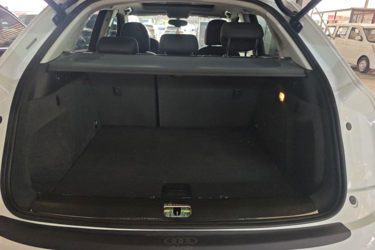 Audi Q3 2016 car image #19