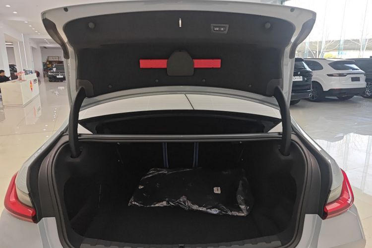 BMW M3 2024 immagine di auto #19