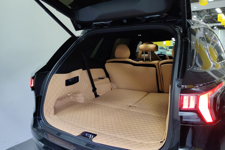Lynk & Co 09 2024 car image #19