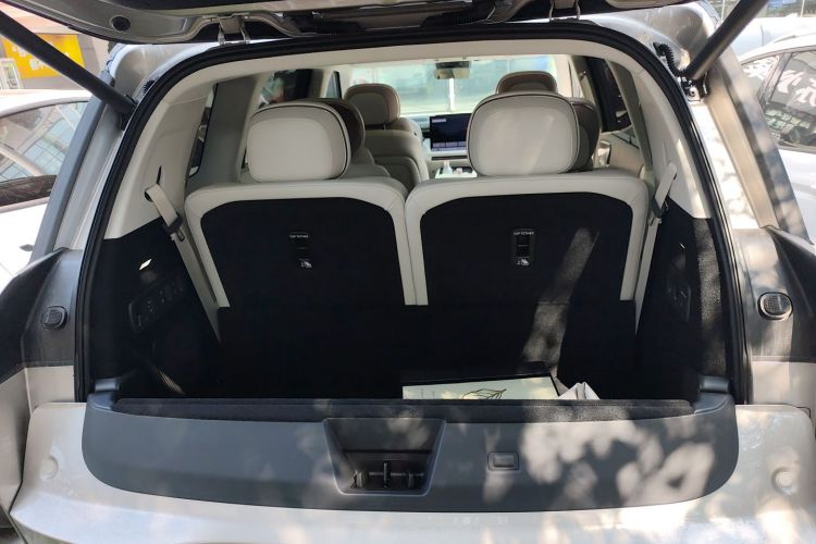 Lynk & Co 900 2025 car image #19
