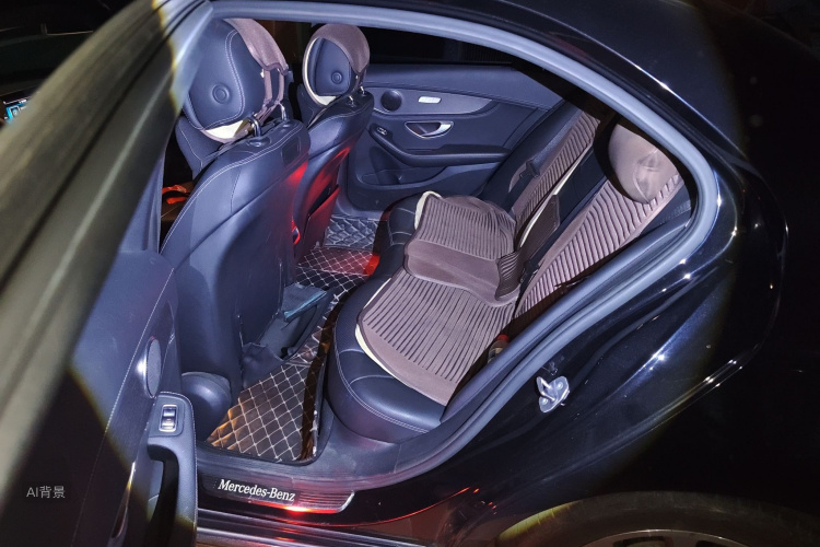 Mercedes-Benz C Class 2019 car image #19