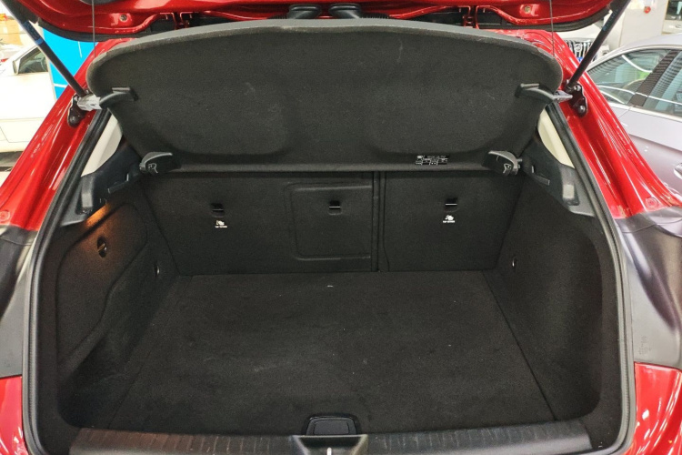 Mercedes-Benz GLA Class 2018 immagine di auto #19