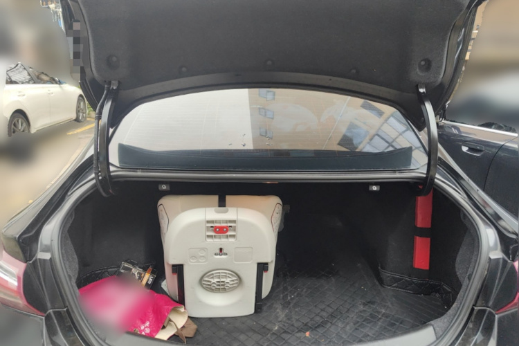 Chevrolet Malibu XL 2022 immagine di auto #19