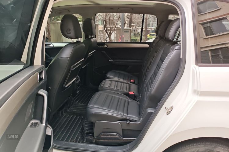 Volkswagen Touran 2018 immagine di auto #19