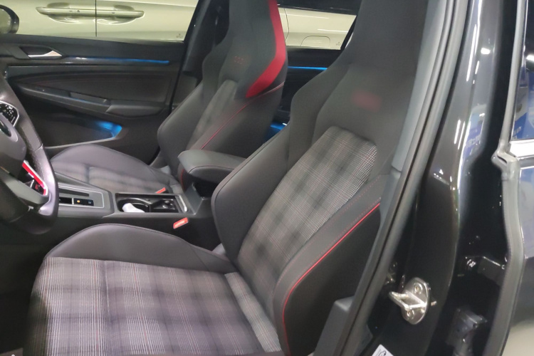 Volkswagen GolfGTI 2023 immagine di auto #19