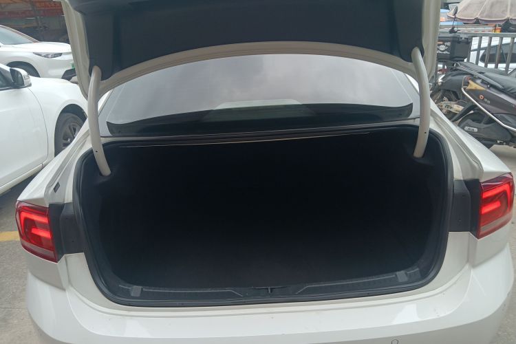 Volkswagen Lamando 2018 immagine di auto #19