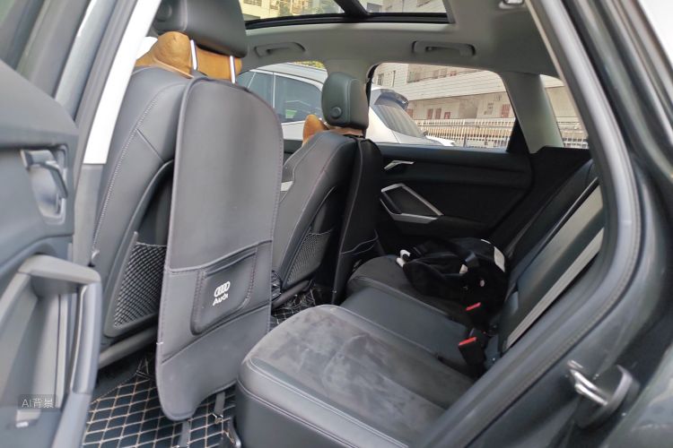 Audi Q3 2019 car image #19