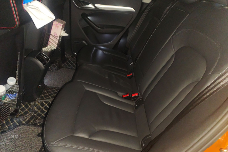 Audi Q3 2018 car image #19
