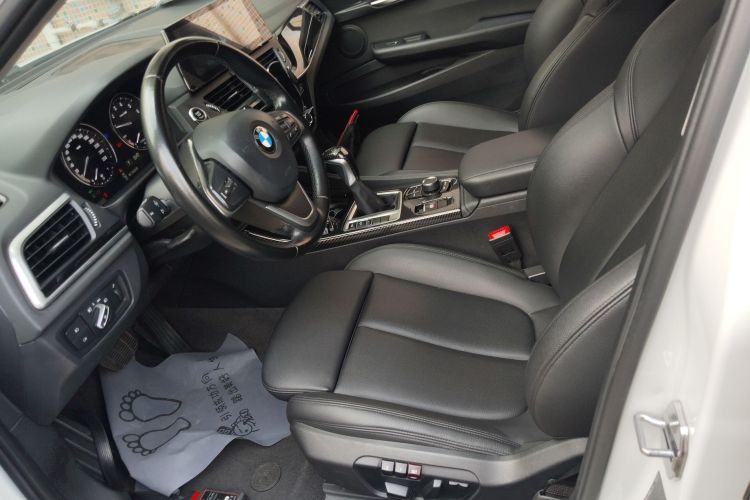 BMW 1 Series 2018 immagine di auto #19