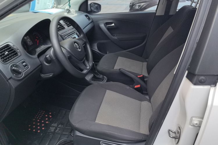 Volkswagen Polo 2017 car image #19