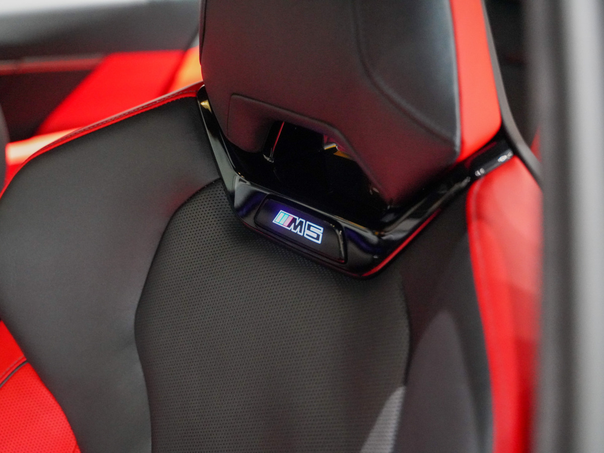 BMW M5 New Energy 2024 immagine di auto #19