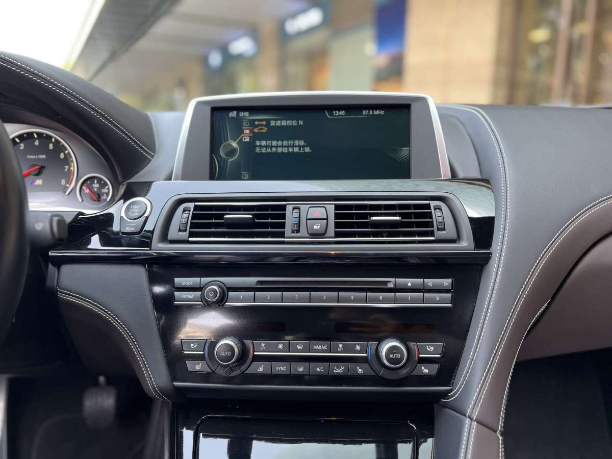 BMW M6 2013 car image #19