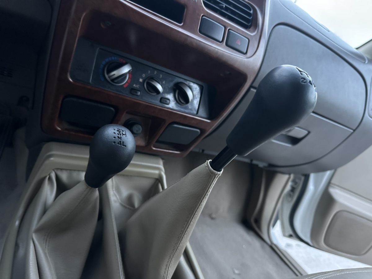 Nissan D22 2016 car image #19