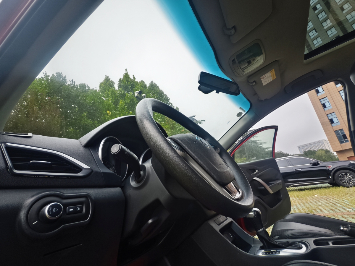 MG GT 2014 car image #19