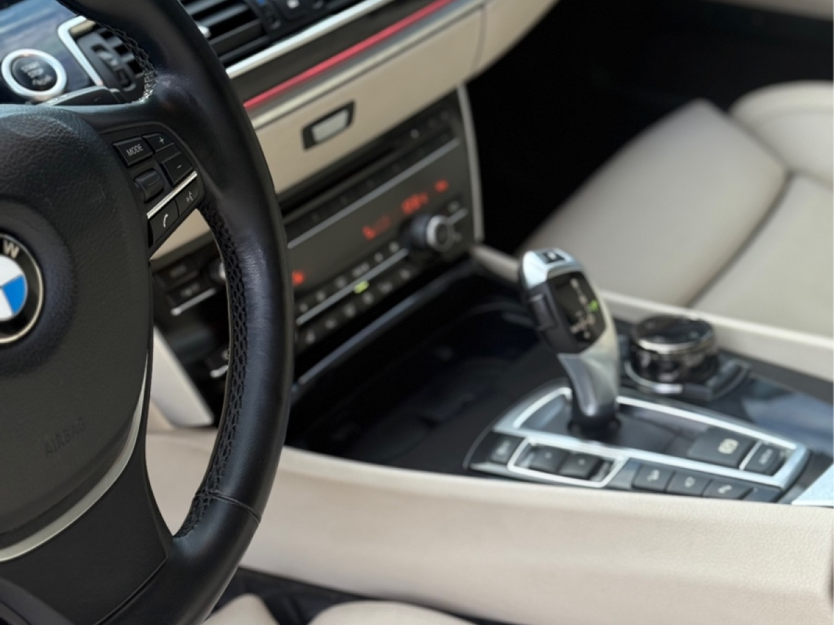 BMW 5 Series GT 2014 immagine di auto #19