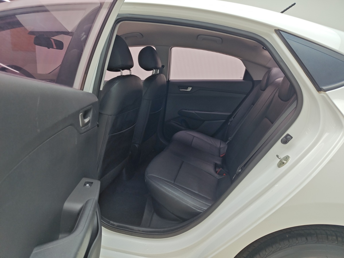 Hyundai Verna 2017 car image #19