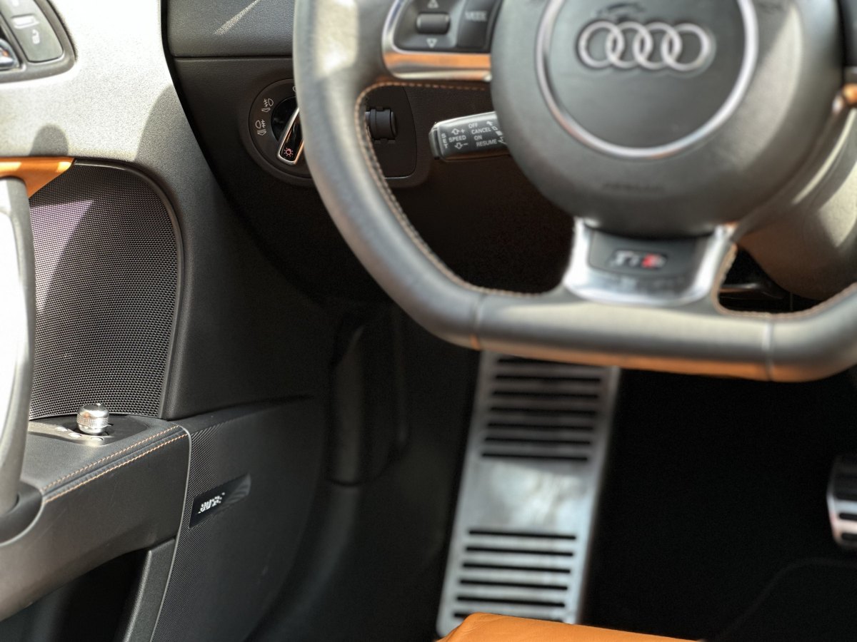 Audi TTS 2011 car image #19