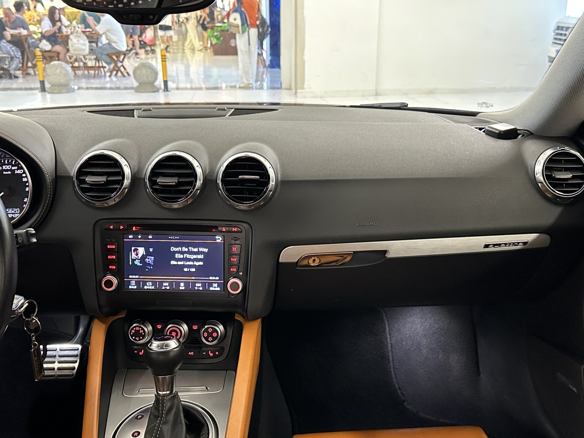 Audi TTS 2015 car image #19