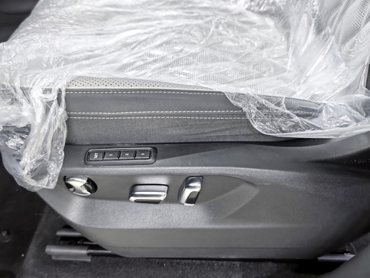 Volkswagen Tavendor 2023 car image #19