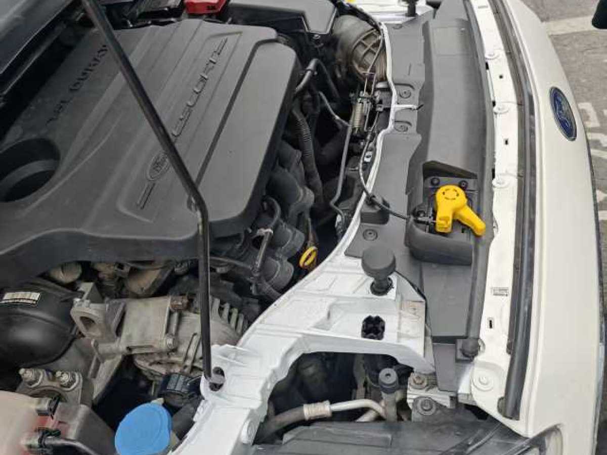 Ford Escort 2015 car image #19