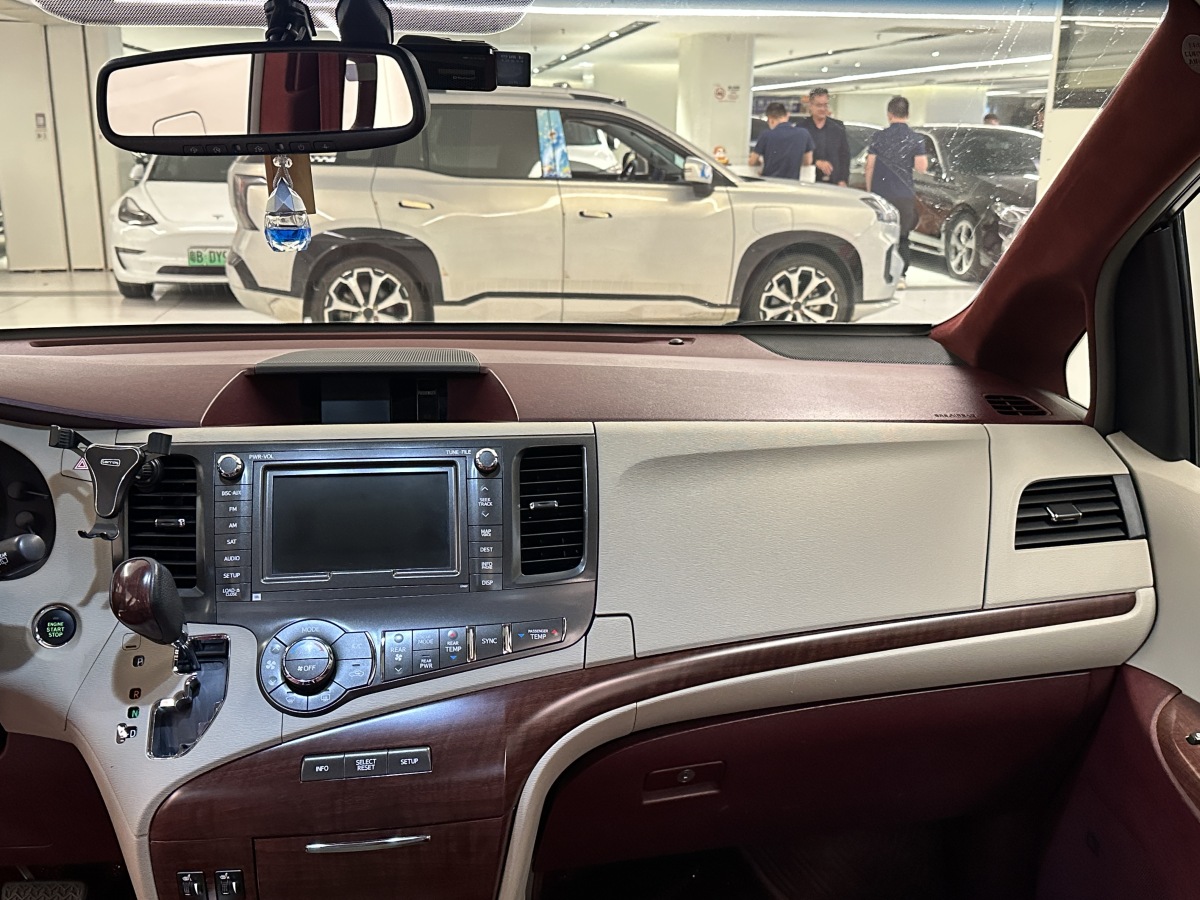 Toyota SIENNA 2014 car image #19