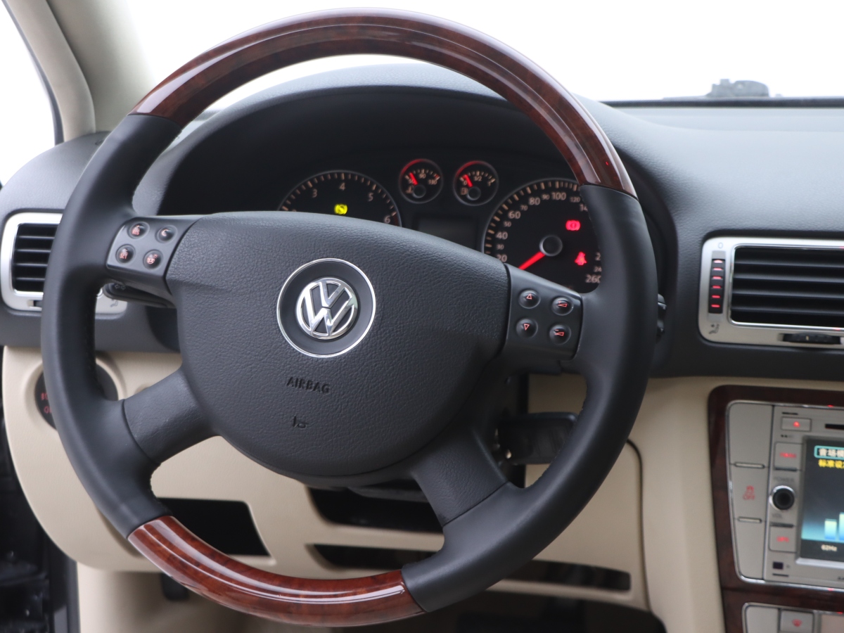 Volkswagen Passat Lingyu 2010 car image #19