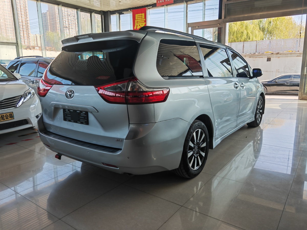 Toyota SIENNA 2020 #19 Toyota SIENNA 2020 car image #19