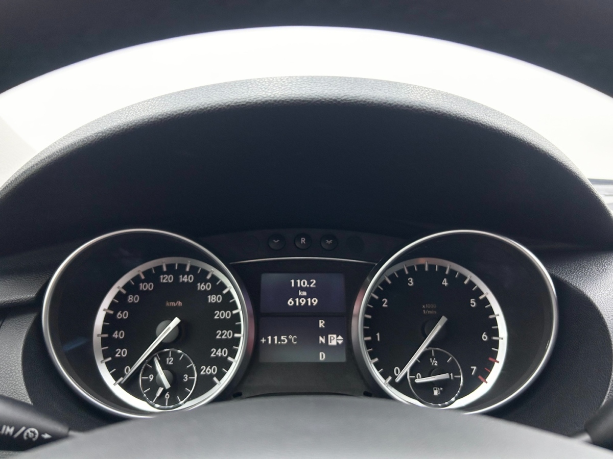 Mercedes-Benz R Class 2017 car image #19