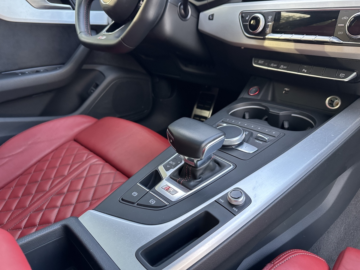 Audi S4 2018 car image #19