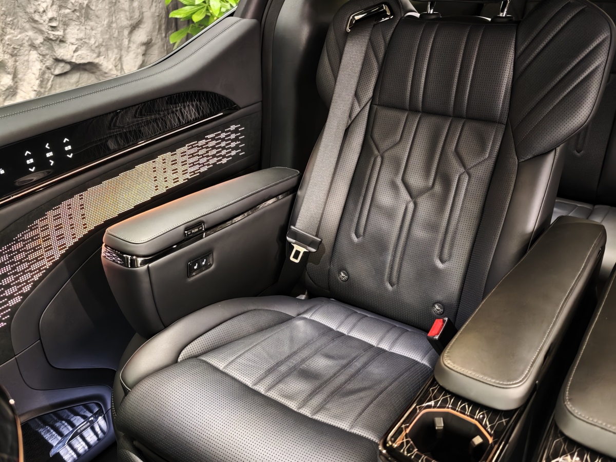 Hyundai Coupe 2023 صورة سيارة #19