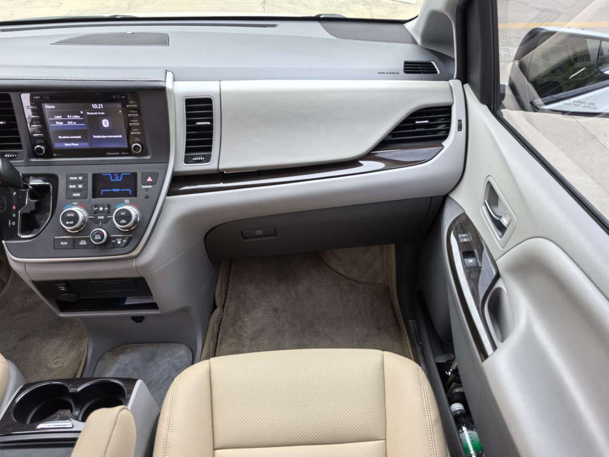 Toyota SIENNA 2019 صورة سيارة #19