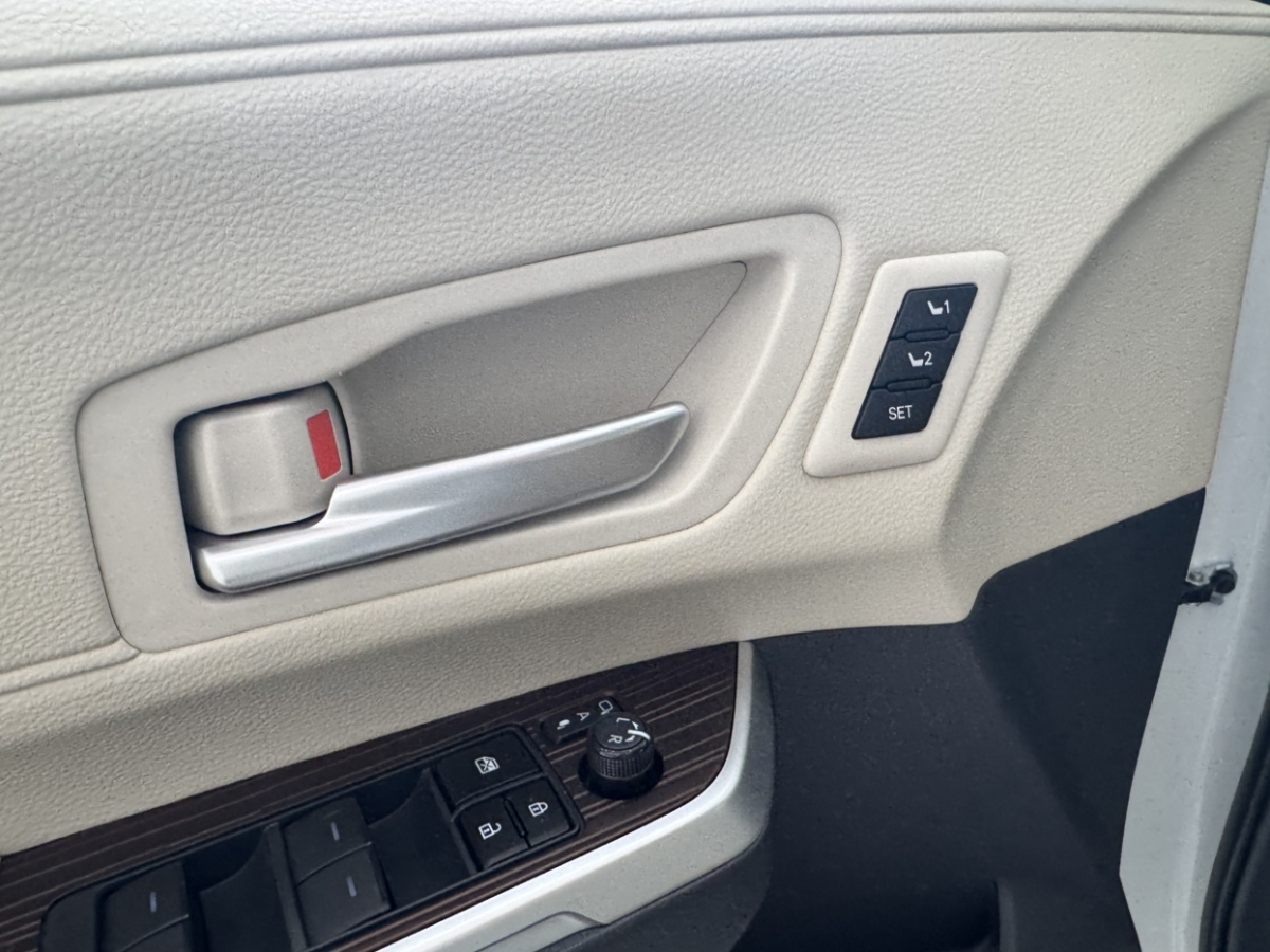 Toyota Granvia 2024 car image #19