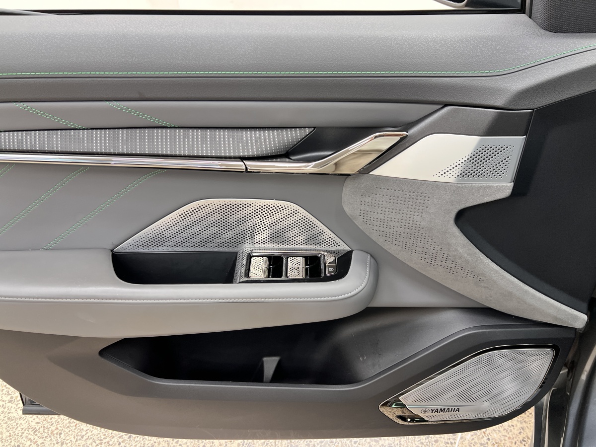 极氪 极氪001 FR 2023 汽车图片 #19