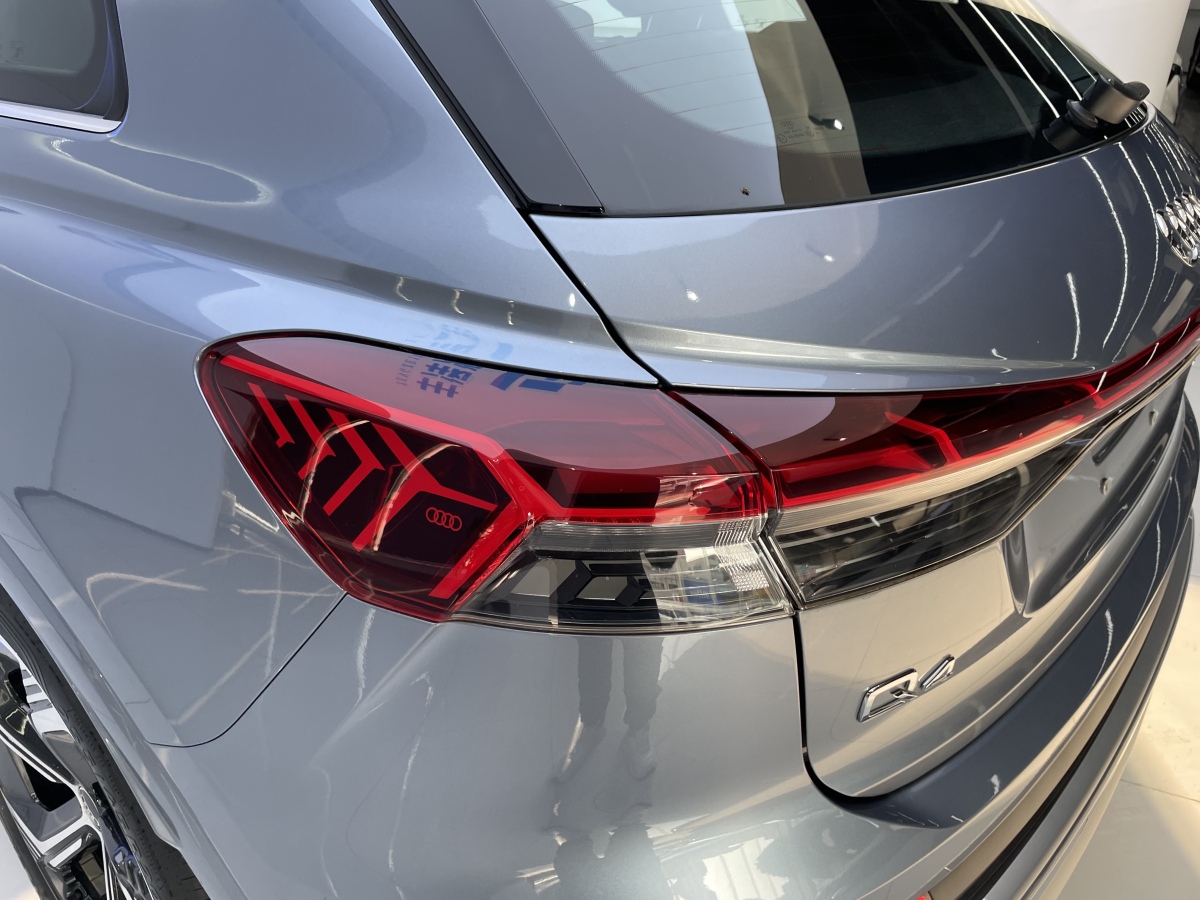 Audi Q4 e-tron 2023 #19 Audi Q4 e-tron 2023 صورة سيارة #19