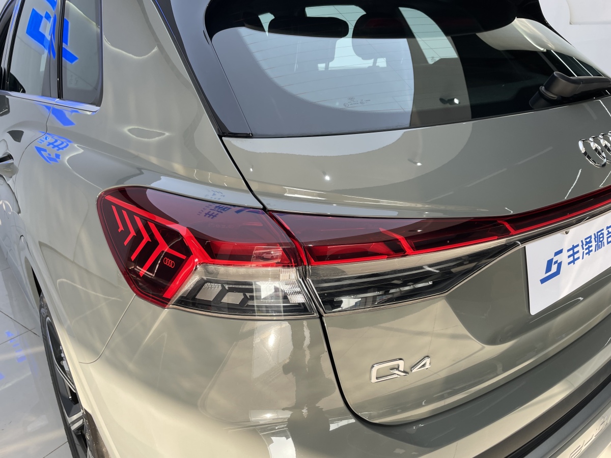 Audi Q4 e-tron 2024 immagine di auto #19