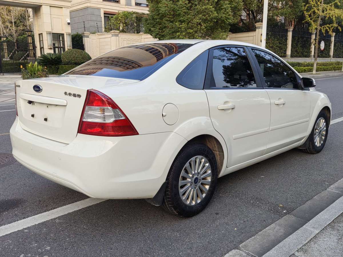 Ford Focus (Imported) 2014 car image #19