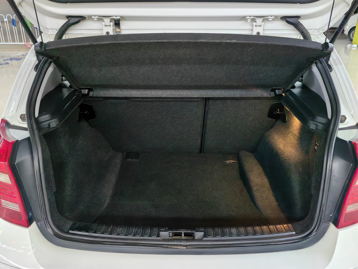 BMW 1 Series (Imported) 2011 car image #19