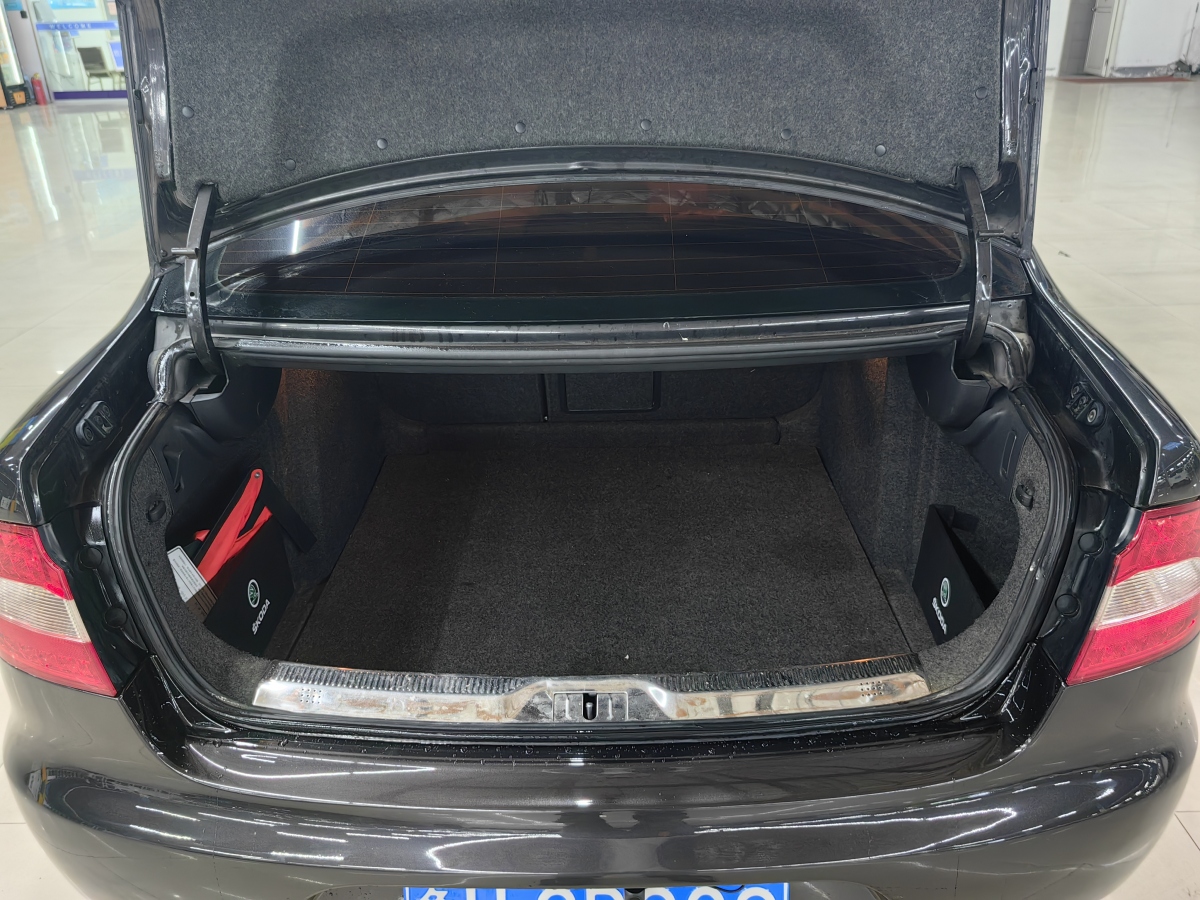 Skoda Superb 2010 car image #19