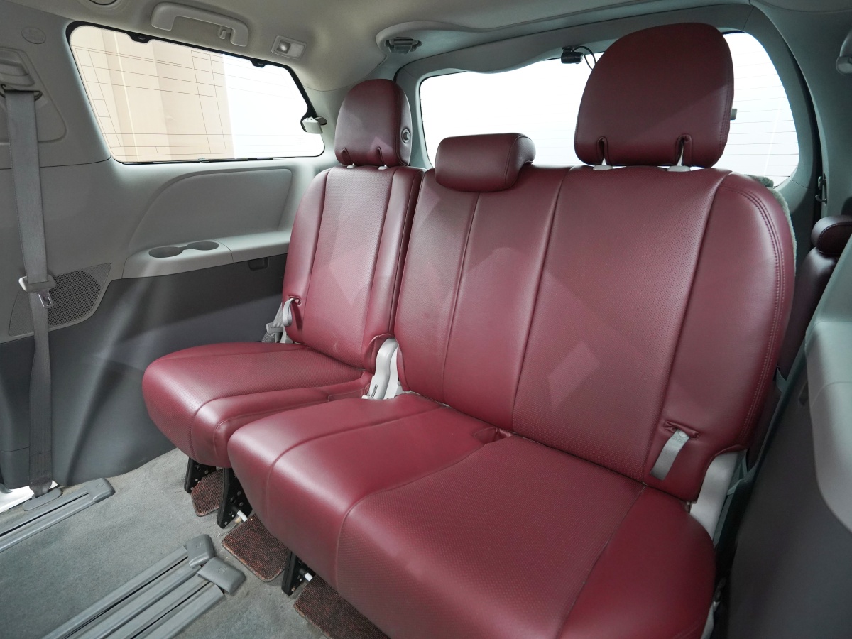 Toyota SIENNA 2018 car image #19