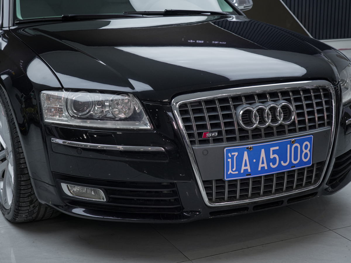 Audi S8 2009 car image #19
